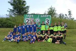 Mädels und Damen am Ball, Toller SVE- Heimspielfreitag!